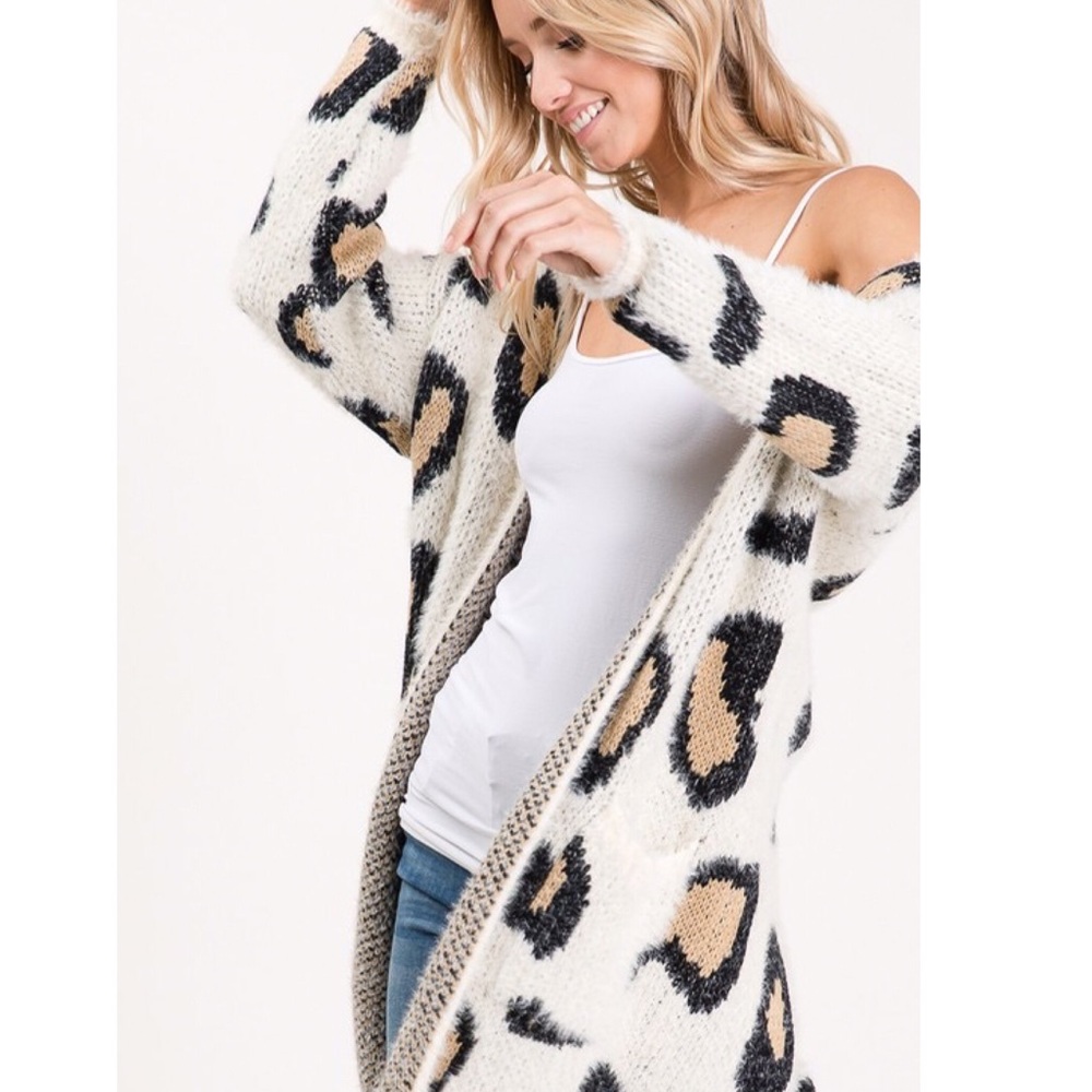 Last 1️⃣ Fuzzy Leopard Print Open Front Cardigan - Picture 3 of 8
